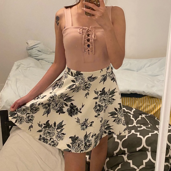 Forever 21 Dresses & Skirts - Floral Skater Skirt